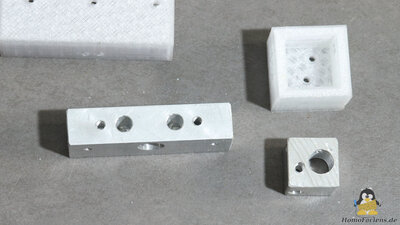 Direkt Granulat Extruder V7.0: Alubl�cke mit Bohrungen