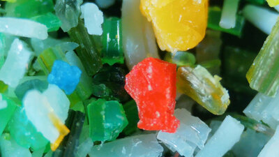 Recycled PLA powder under a microscope